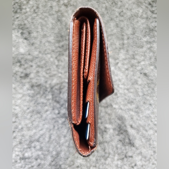 Authentic Louis Vuitton trifold monogram wallet - Picture 8 of 10